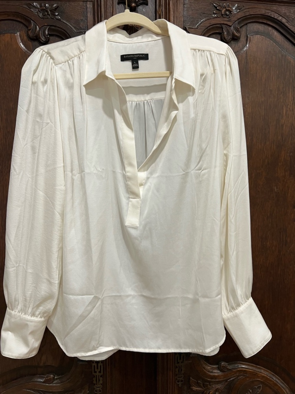 Banana Republic Ivory Long-Sleeve V-Neck Blouse
